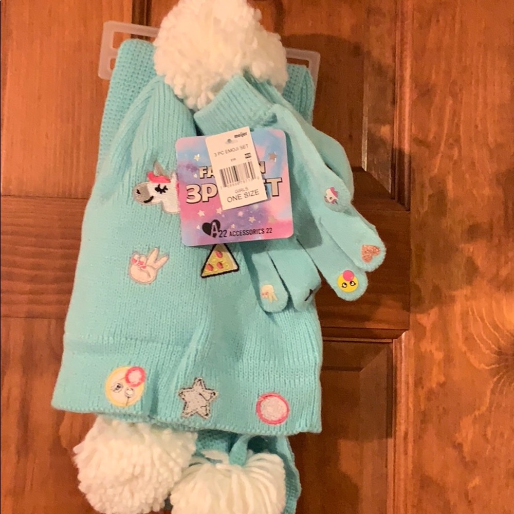 New 3 piece emoji set NWT